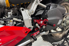 Adjustable rearsets RPS, Red/Black