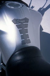 Ermax protection of réservoir (way modèle ) carbon look | 870535018