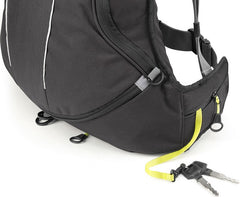Givi EA104B Backpack with helmet holder, 22 liters | EA104B