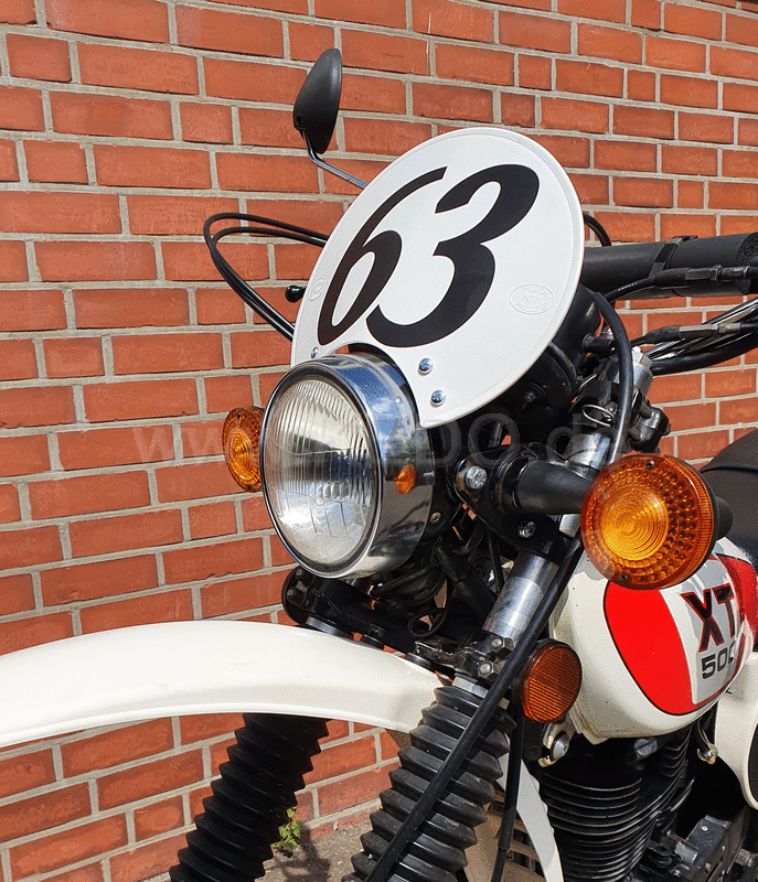Kedo Number Plate 'Six Days', Preston Petty plastic white, ready to mount with black stainless steel brackets, for original headlight brackets, tilt +/-. | 60406W