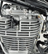 Kedo Twin Feed Oil Line Kit 'Vintage' with Steel-Braided Oil Line and Silver Anodized aluminum block with fins, Complete Kit | 92105
