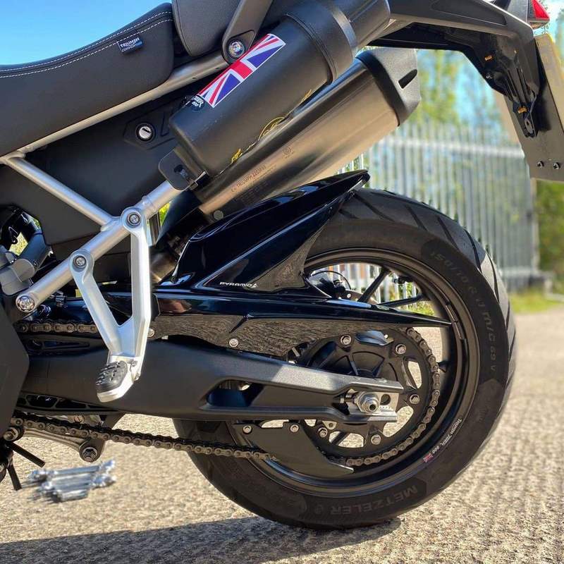 Pyramid Plastics Hugger | Gloss Black | Triumph Tiger 850 Sport 2021> | 076900B