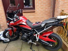 Pyramid Hugger | Pure White | Triumph Tiger 900 2020>Current | 076900H