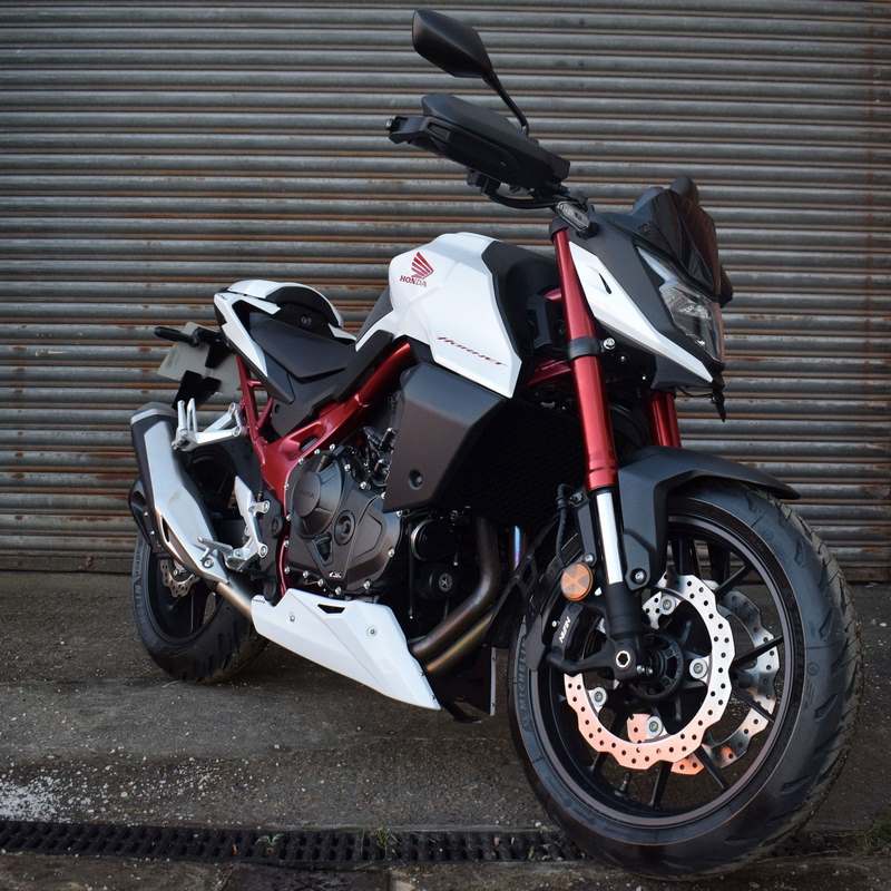 Pyramid Radiator Cheeks | Matte Black | Honda CB 750 Hornet 2022>Current | 21055M