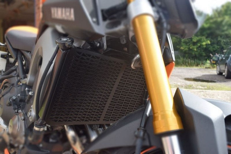Pyramid Plastics Yamaha MT-09 Radiator Guard Matte Black 2013>2016 | 522003A