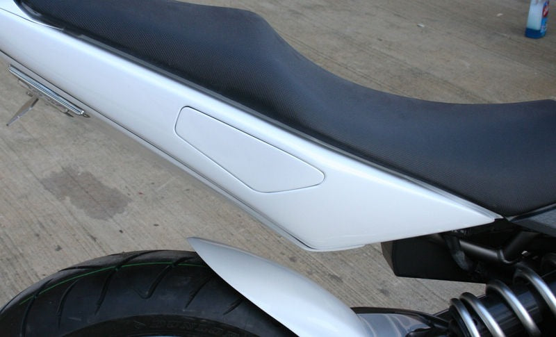 S2-Concept Saddle handle shutters ER6 painted | K680