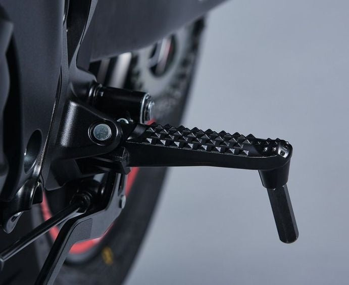Suzuki Footrest Bracket Set RH - Black | 43100-44811-000