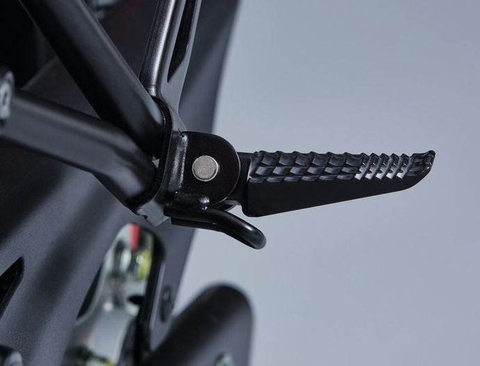 Suzuki Pillion Footrest Set - Black | 43600-37810-000