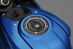 Suzuki Fuel Cap Protection Carbon Look / Black | 990D0-23K04-CRB