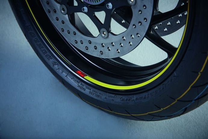 Suzuki Wheel Decal Outer (Per Wheel) Yellow | 990D0-WHL02-YEL