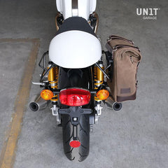 Unit Garage Waxed suede side pannier Scram 22L-30L + Right Subframe Triumph Thruxton & Thruxton R 1200 (2016 until now) | U202-1020DX