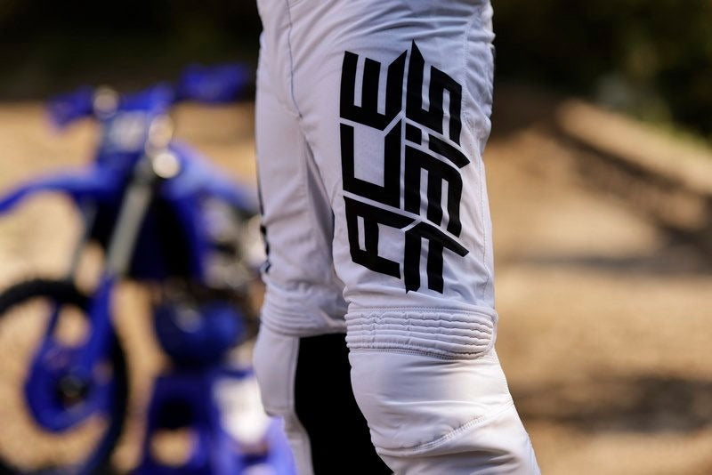 K-FLEX PANTS, WHITE