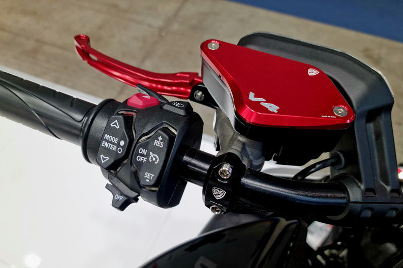 Front brake and clutch fluid reservoir caps