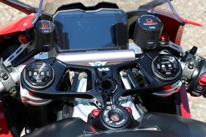 CNC Racing Triple clamps Ducati Panigale V4 - Top yoke, Black | PST15B