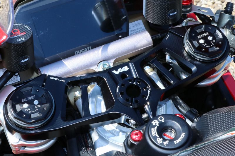 CNC Racing Triple clamps Ducati Panigale V4 - Top yoke, Black | PST15B