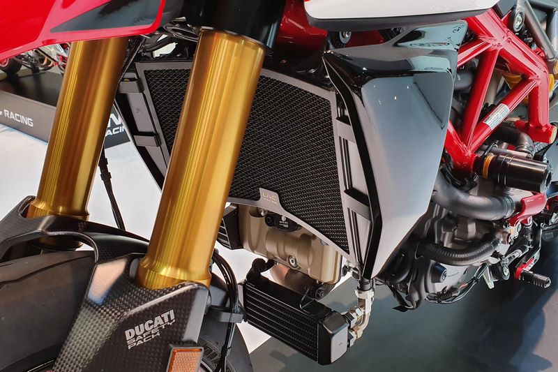 CNC Racing Radiator guard Ducati Monster/Supersport/Hypermotard, Black | RA012B