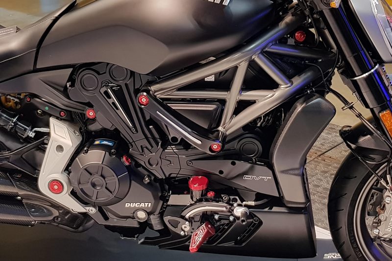 CNC Racing FRAME SLIDER DUCATI XDIAVEL BICOLOR, Black/Silver | TC401BS