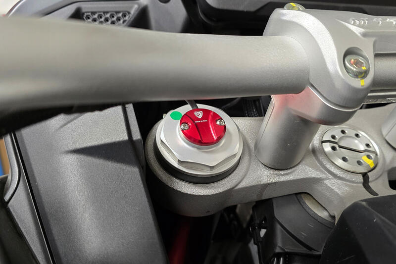 Fork leg plug cover