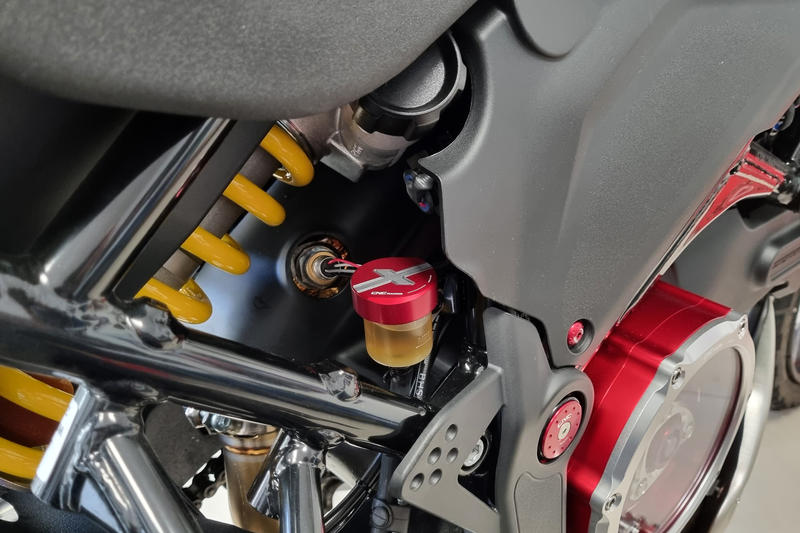 Rear brake fluid reservoir cap