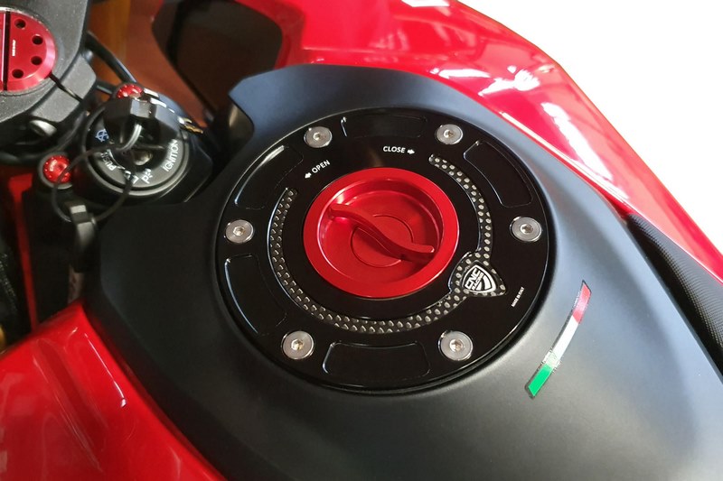 CNC Racing Fuel tank cap - flange Carbon | TSB05