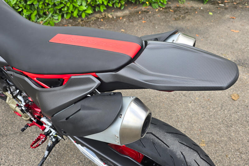 Tail Carbon, Matt