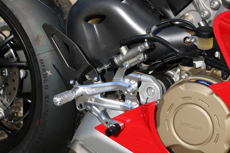 CNC Racing Heel guard kit for our rearsets Ducati Panigale V4 - carbon matt, Matt Carbon | ZA866Y