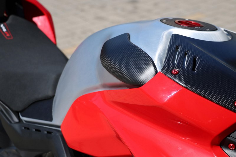 CNC Racing Fuel tank slider Carbon/Kevlar, Matt Carbon | ZP112Y