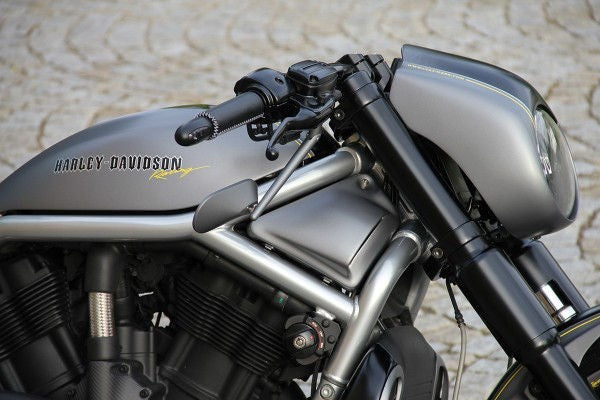 Cult-Werk HARLEY V ROD NIGHT ROD SPECIAL - Scheinwerfermaske (BJ. 2002 - 2011, Tachoversatz u. Tieferlegung) | HD-ROD010