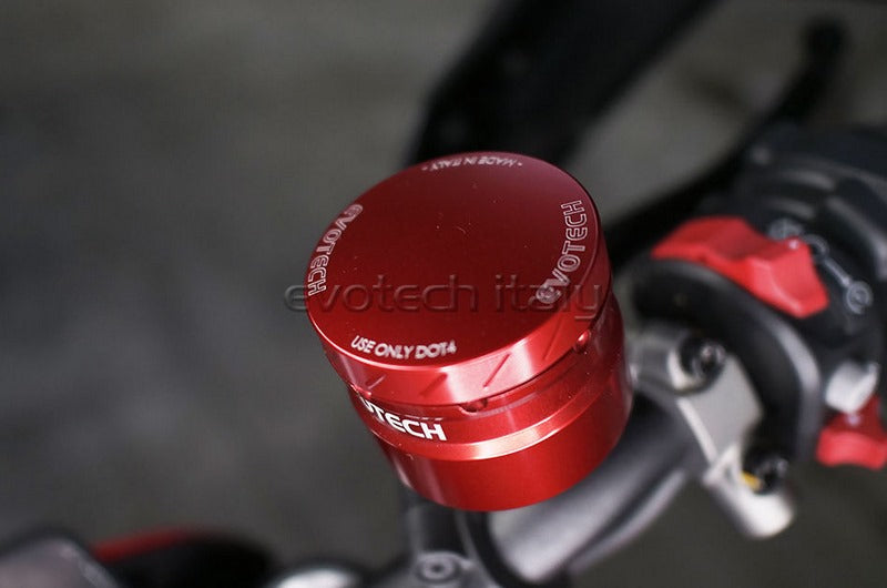 Front Brake Fluid Reservoir With Side Fluid Outlet