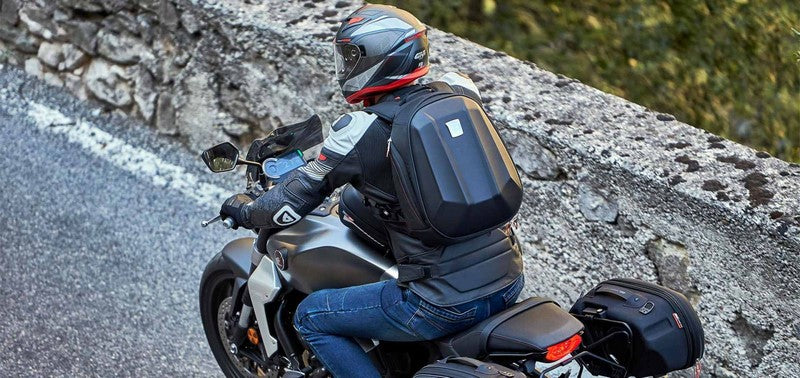 Givi ST606 22 liters Backpack, high speed thermoformed shell, helmet holder | ST606
