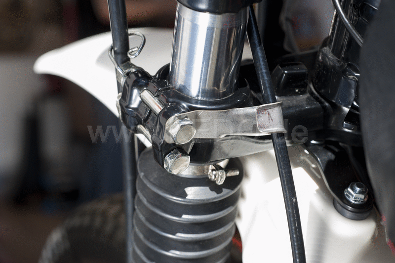 Kedo Replica Speedometer Cable Stay, lower triple clamp LH (Fastened to upper screw), OEM reference # 90462-08024 | 28686