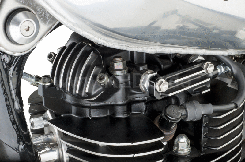 Kedo Twin Feed Oil Line 'Vintage XT', black anodised aluminum distributor with bare cooling fins analogue to XT cylinder and black textile pants | 92117
