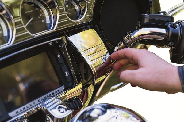 KURYAKYN DELUXE STEREO TRIM TRI-LINE KIT CHROME | 7240
