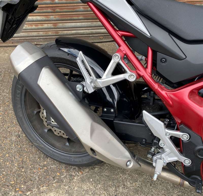 Pyramid Hugger | Gloss Black | Honda CB 750 Hornet 2023>2024 | 071234B