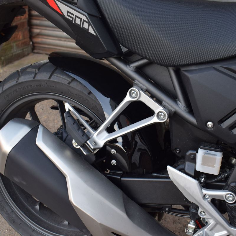 Hugger Gloss Black