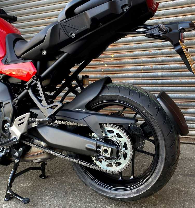 Pyramid Hugger | Icon Grey Scheme | Yamaha Tracer 9 2021>Current | 072453G