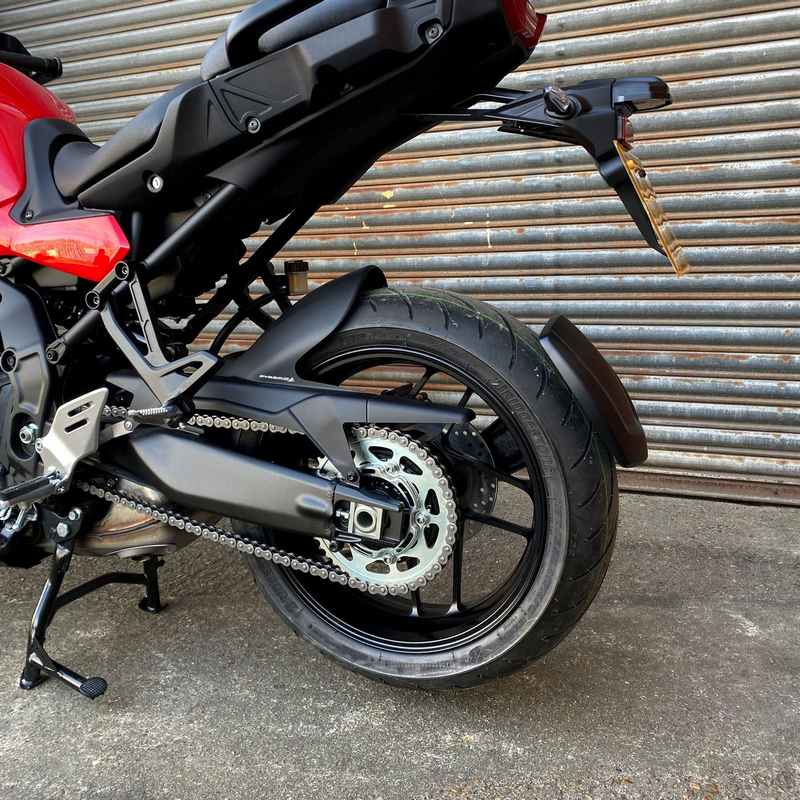 Pyramid Hugger | Matte Black | Yamaha Tracer 9 2021> | 072453M