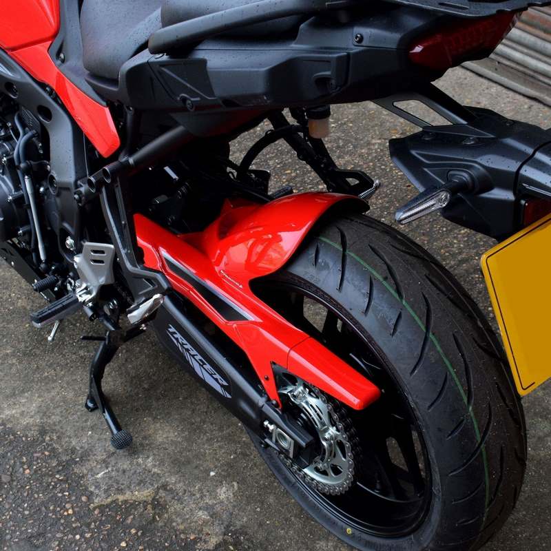 Pyramid Hugger | Redline Scheme | Yamaha Tracer 9 2021>Current | 072453R