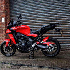 Pyramid Hugger | Redline Scheme | Yamaha Tracer 9 2021>Current | 072453R