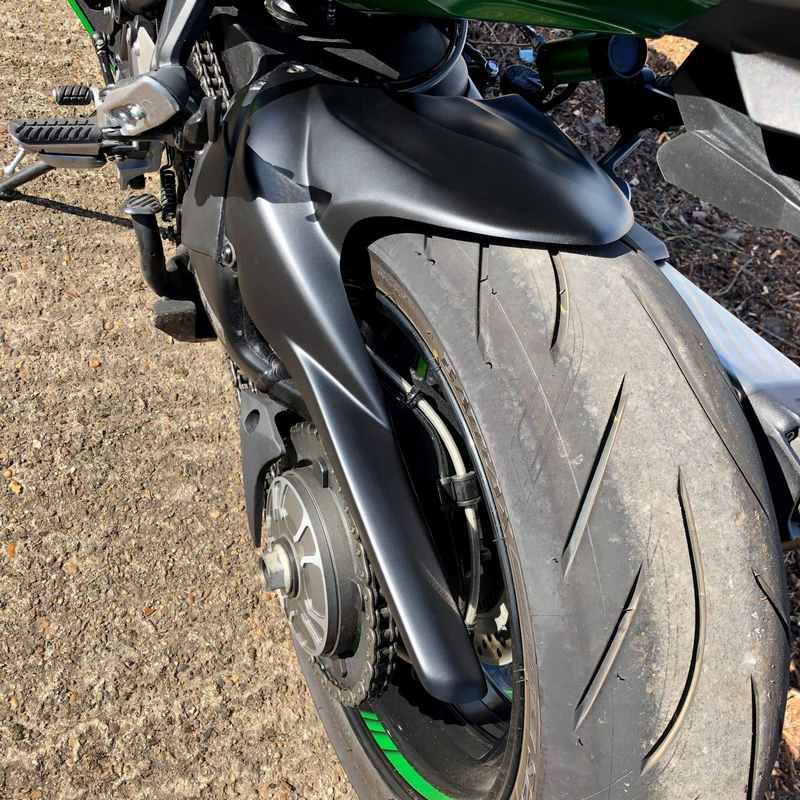 Pyramid Hugger | Matte Black | Kawasaki Ninja H2 SX 2018> | 073925M