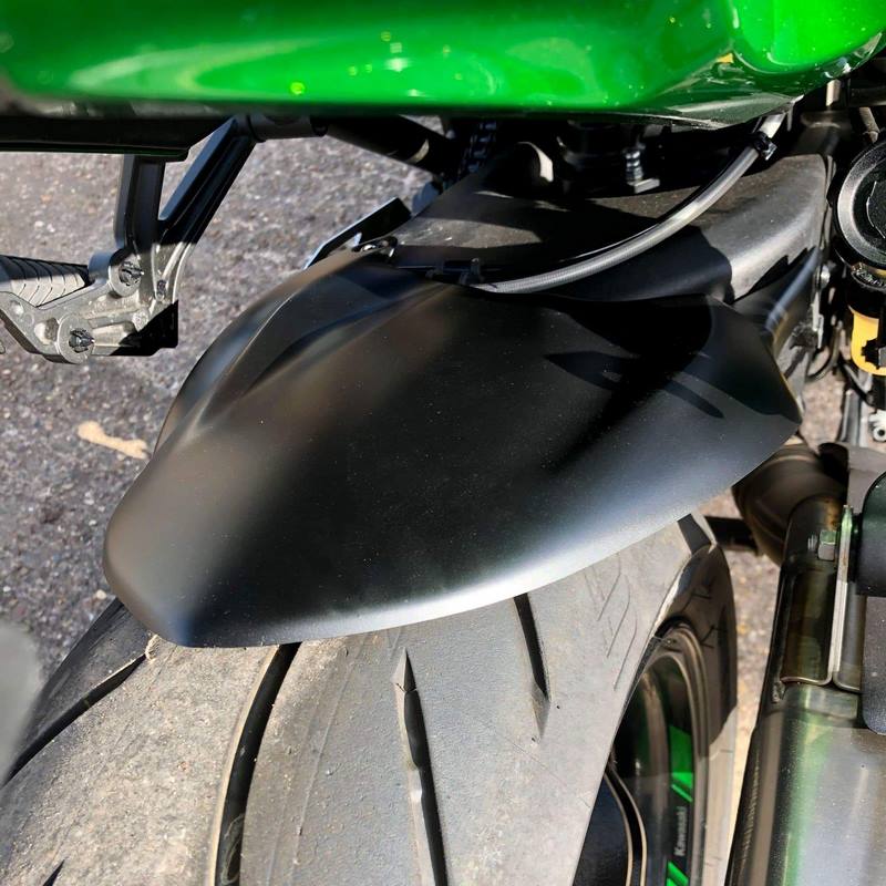 Pyramid Hugger | Matte Black | Kawasaki Ninja H2 SX 2018> | 073925M