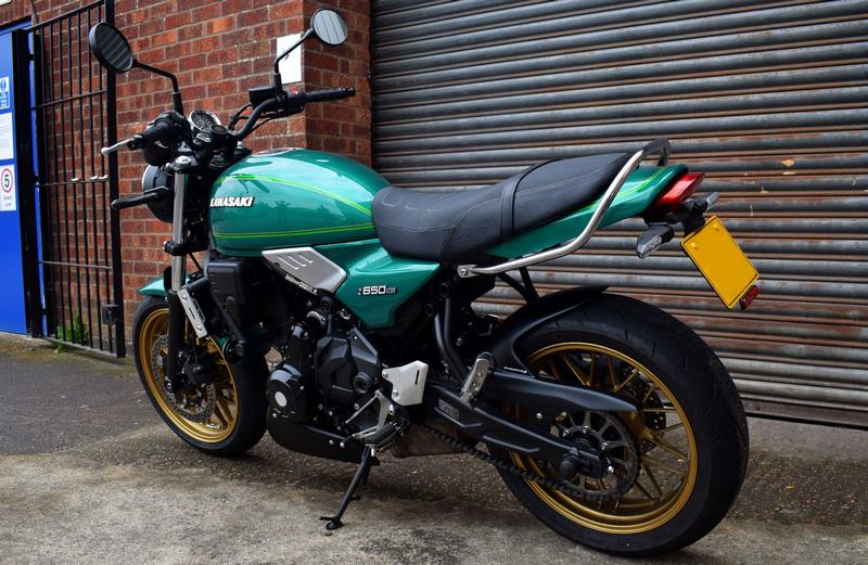 Pyramid Hugger | Matte Black | Kawasaki Ninja 650 2017>Current | 073930M