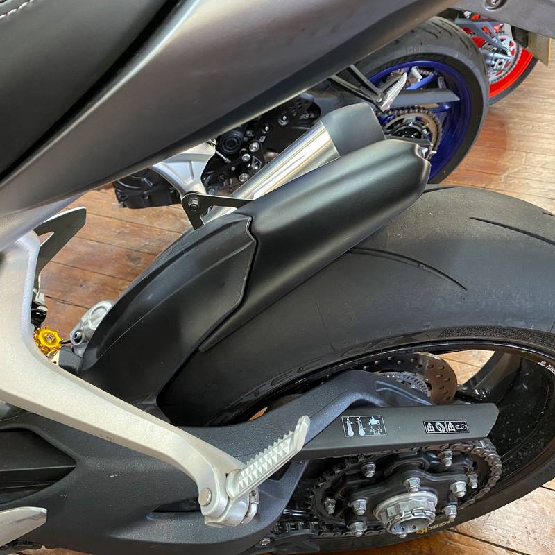 Pyramid Hugger Extension | Matte Black | Triumph Speed Triple 1200 RS 2021> | 076561