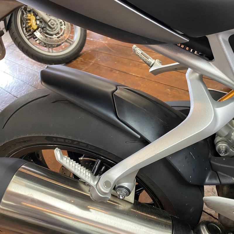 Pyramid Hugger Extension | Matte Black | Triumph Speed Triple 1200 RS 2021> | 076561