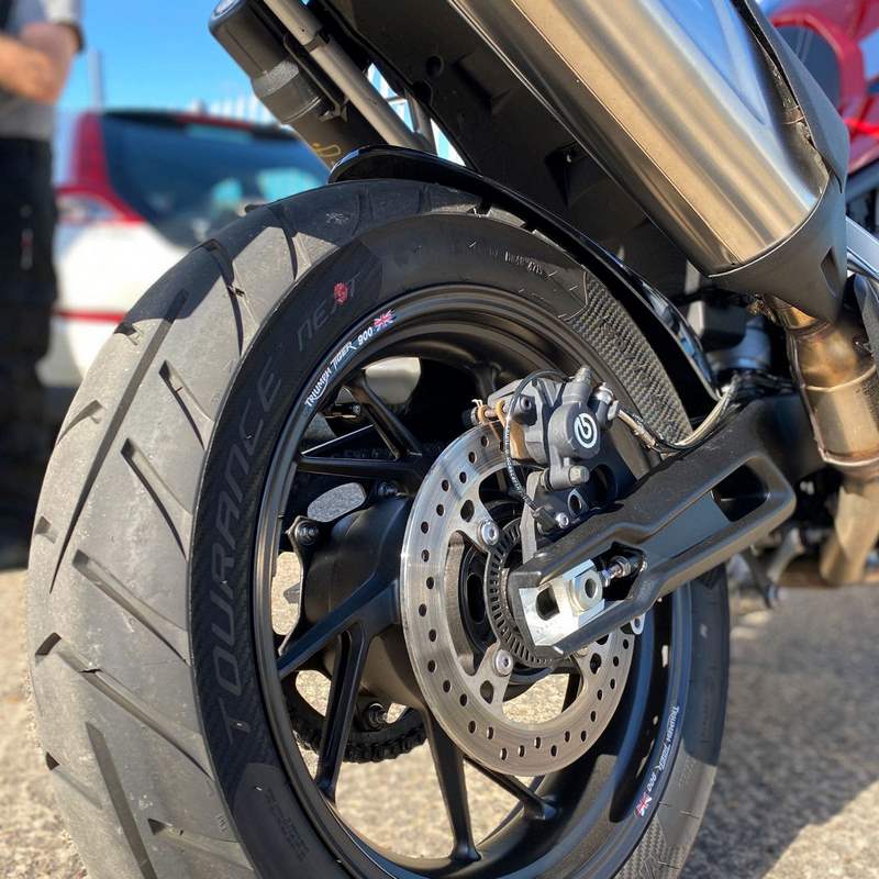 Pyramid Hugger | Pure White | Triumph Tiger 900 2020>Current | 076900H