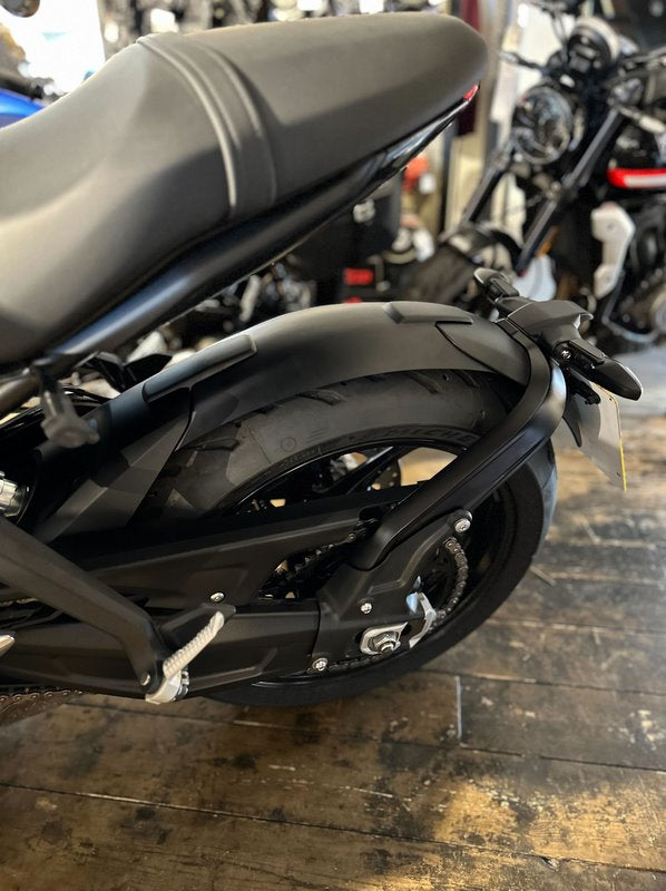 Pyramid Hugger | Matte Black | Triumph Trident 660 2021>Current | 076944M