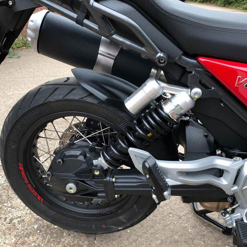 Pyramid Plastics Hugger | Matte Black | Moto Guzzi V85 TT 2019> | 078085M