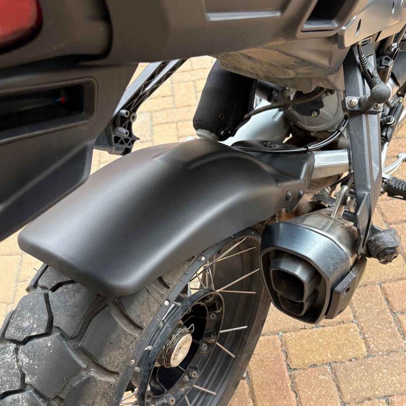 Hugger Matte Black