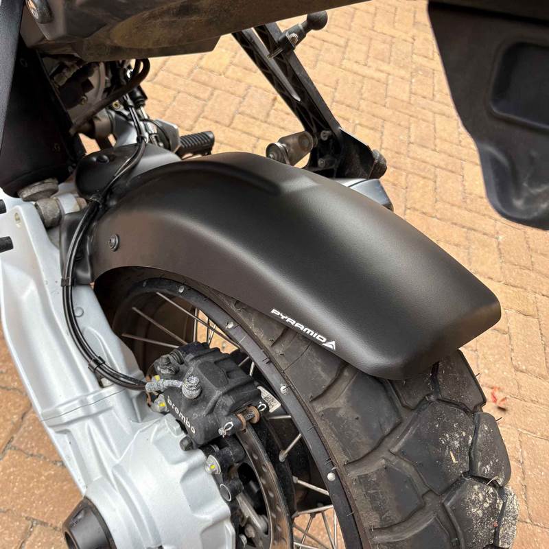 Hugger Matte Black