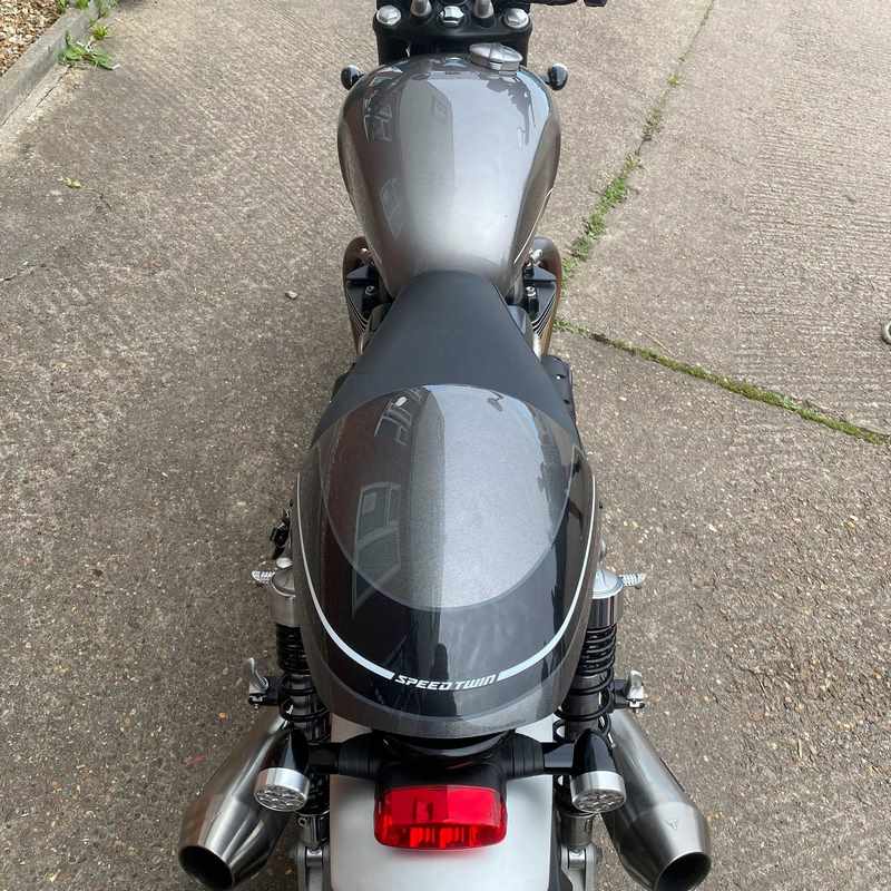 Pyramid Seat Cowl | Jet Black | Triumph Speed Twin 2019> | 16120B